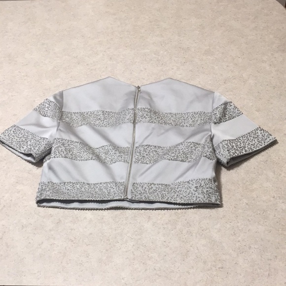 BNWT AUSTRALIAN DESIGNER KEEPSAKE SILVER BEADED SATIN CAP SLEEVE CROP TOP - Picture 2 of 6